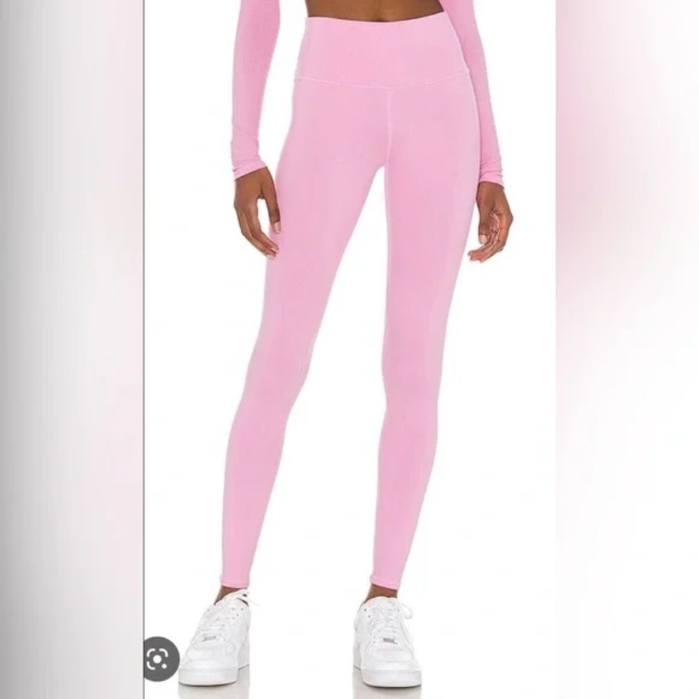ALO AIRBRUSH LEGGINGS IN PINK - SMALL